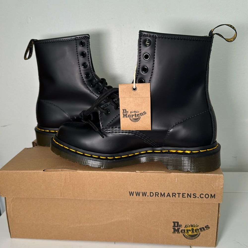 Dr Martens 1460 WOMEN'S SMOOTH LEATHER LACE UP BOOTS